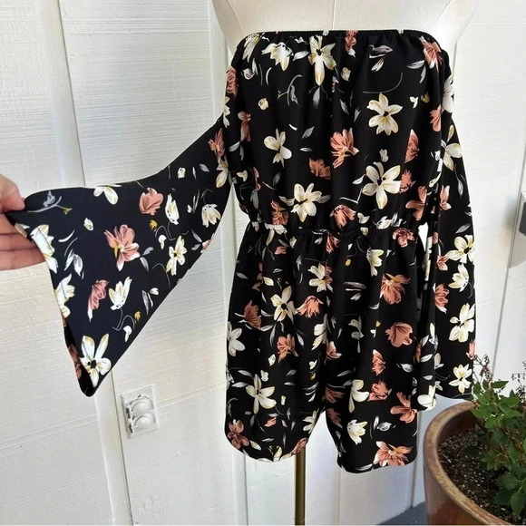 Women’s Black Floral All Over Print Bell Sleeve Off The Shoulder Romper Dress - Picture 4 of 7